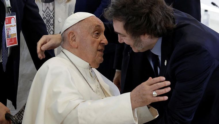 El papa seguirá internado. Foto: NA