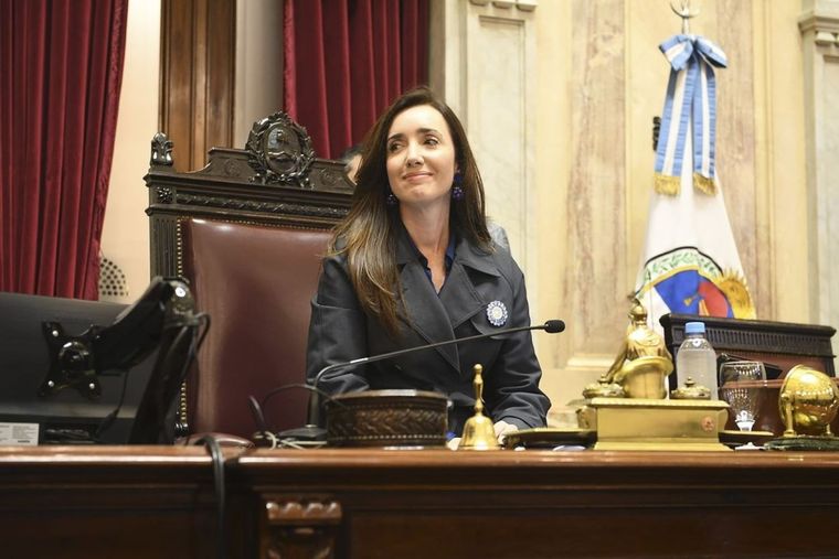 Victoria Villarruel opta por dos tapados elegantes que pertenecen a marcas europeas low-cost. ¡Enteráte dónde conseguirlos! Foto: Instagram