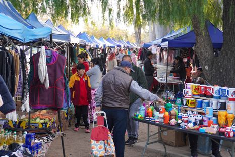 La feria de San Vicente funciona todos los sábados en la mañana. La feria de San Vicente funciona todos los sábados en la mañana.