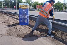 Vialidad limpia los empalmes en el Acceso Este. 