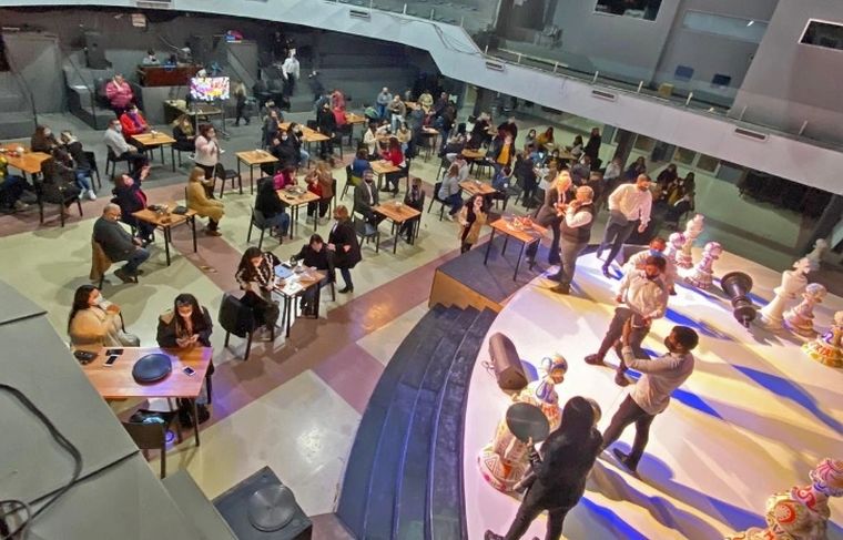 La iglesia evangélica abrió como si fuera un bar en protesta a la prohibición en Santa Fe