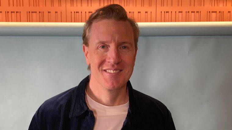 Patrick Charnley despertó de un coma con una lesión cerebral que cambió su perspectiva de la vida.