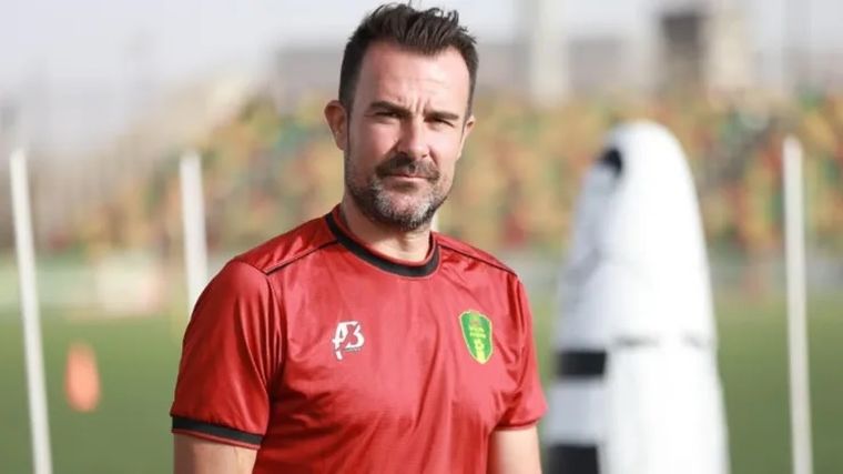 Aritz López Garai, DT de Mauritania, empezó a jugar el partido contra la Selección argentina y dejó en claro lo que significa medirse con los campeones del mundo.