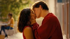 Una rom-com ideal para ver en streaming.&nbsp;