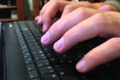 El sencillo truco inventado por jugadores de videojuegos que hace que algunas personas tecleen mucho más rápido