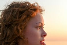 Los secretos para cuidar el pelo rizado sin gastar una fortuna en el salón de belleza Te dejamos algunos consejos para que mantengas tus rulos sanos y hermosos. Foto: Pexels Los secretos para cuidar el pelo rizado sin gastar una fortuna en el salón de belleza Te dejamos algunos consejos para que mantengas tus rulos sanos y hermosos. Foto: Pexels