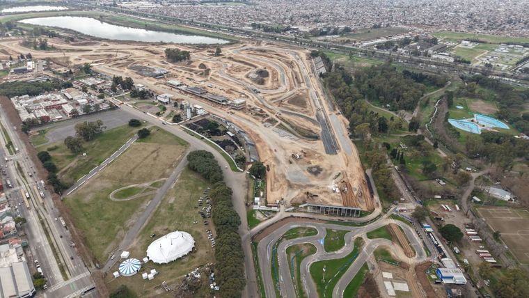 Las obras modifican la pista, los boxes, el paddock y los sistemas de seguridad del histórico circuito porteño.