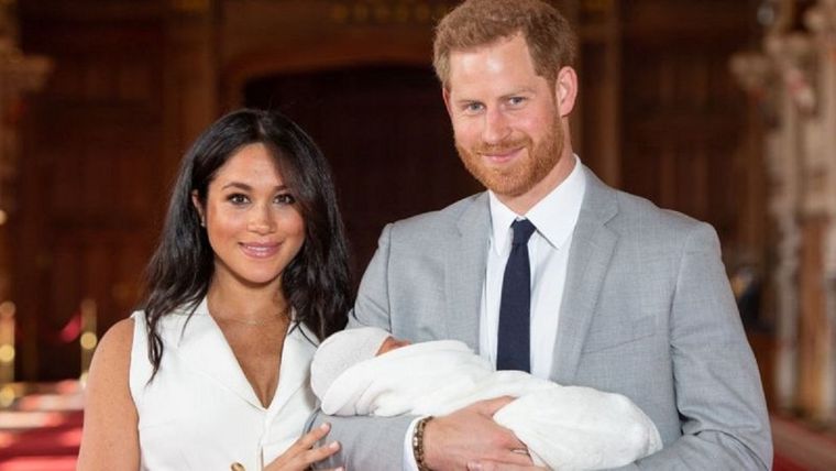 Tras la referencia a un posible racismo en la familia real en la entrevista del príncipe Harry y Meghan Markle, muchos se preguntan si es también un problema de país. Foto: GETTY IMAGES