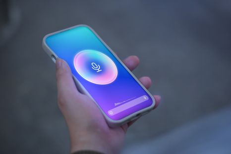 Los nuevos teléfonos de alta gama incorporan sistemas de IA avanzados para facilitar las tareas diarias de los usuarios. Los nuevos teléfonos de alta gama incorporan sistemas de IA avanzados para facilitar las tareas diarias de los usuarios.