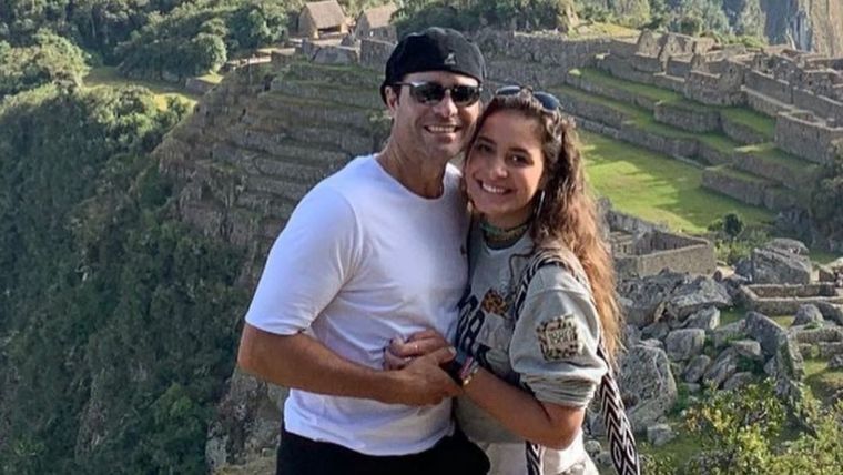Isadora Figueroa junto a Chayanne en sus vacaciones. Foto: Instagram