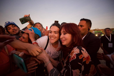 En Río Negro, Cristina recibió el apoyo de la militancia. Foto: Twitter @CFKArgentina En Río Negro, Cristina recibió el apoyo de la militancia. Foto: Twitter @CFKArgentina