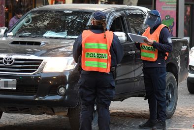 MDZol | Los efectivos que viven a más de 100 kilómetros del lugar de trabajo pueden volver a sus casas recién cada 10 días. Foto: ALF PONCE MERCADO / MDZ