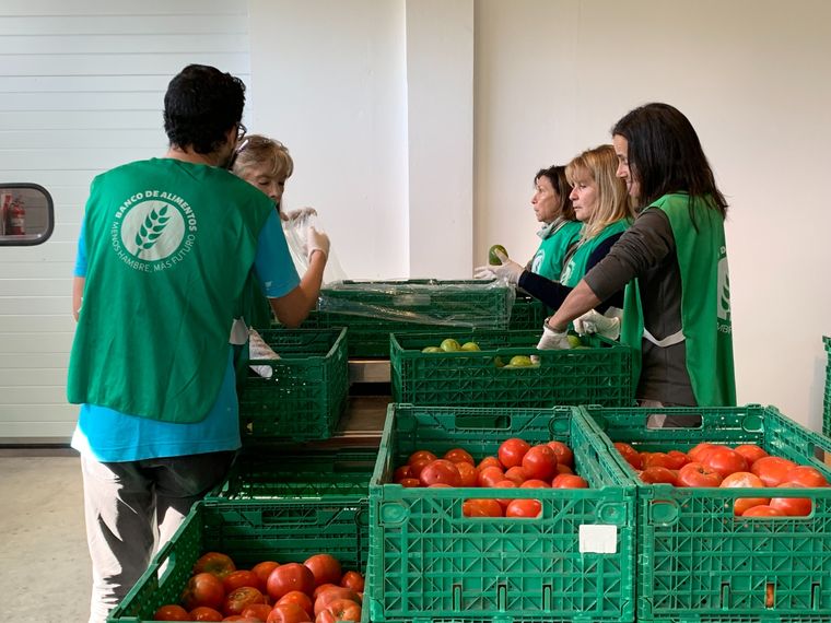 Los Bancos de Alimentos trabajan para reducir el hambre y evitar el desperdicio de alimentos. Los Bancos de Alimentos trabajan para reducir el hambre y evitar el desperdicio de alimentos.