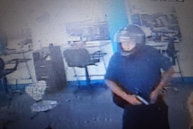 MDZol | Amenazas Los sujetos ingresaron a la peluquería y amenazaron a varias personas.