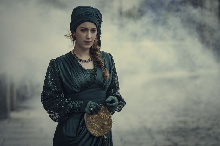 Esta serie está protagonizada por Hazal Kaya, Selahattin Pasali y James Chalmers Foto: Netflix