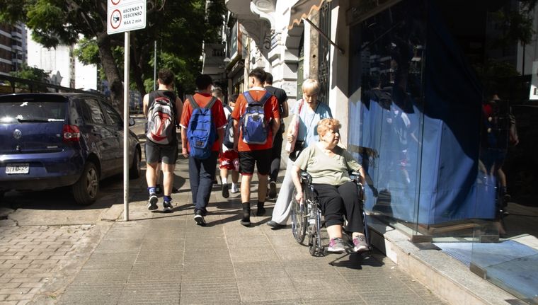 Los jubilados y pensionados con haberes mínimos y DNI terminados en 4 y 5 reciben hoy sus acreditaciones. Los jubilados y pensionados con haberes mínimos y DNI terminados en 4 y 5 reciben hoy sus acreditaciones.