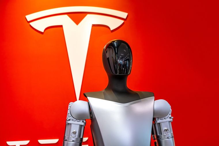 Tesla abandona los sensores y apuesta por la visión computacional en sus robots. Tesla abandona los sensores y apuesta por la visión computacional en sus robots.