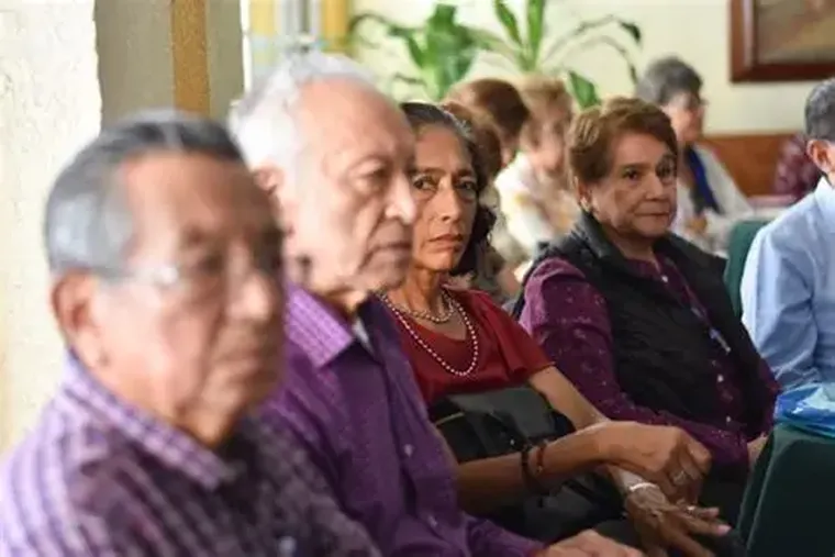 La mayor parte de las sociedades están pensando estrategias para resolver el problema en los próximos años. La mayor parte de las sociedades están pensando estrategias para resolver el problema en los próximos años.