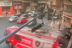 El momento exacto en que los vehículos están por chocar