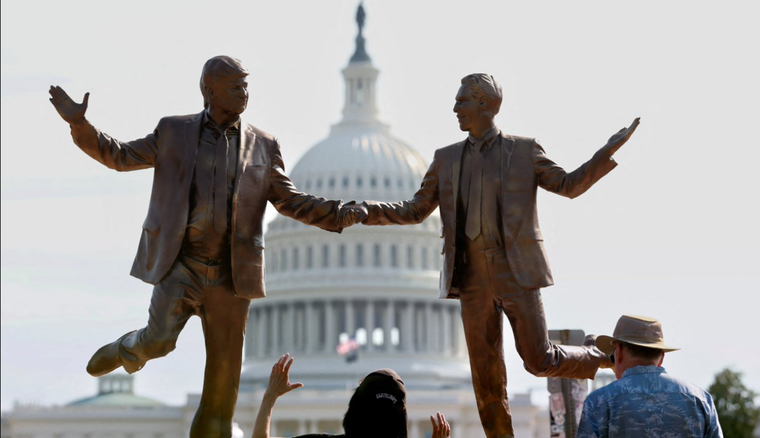 Otra de las estatuas que colocó el artista en el Capitolio. Otra de las estatuas que colocó el artista en el Capitolio.