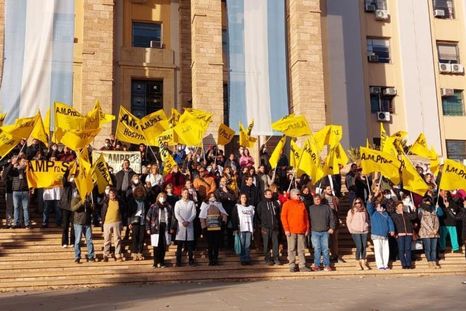El gremio de Ampros, en pie de lucha tras rechazar la propuesta paritaria del Gobierno. El gremio de Ampros, en pie de lucha tras rechazar la propuesta paritaria del Gobierno.