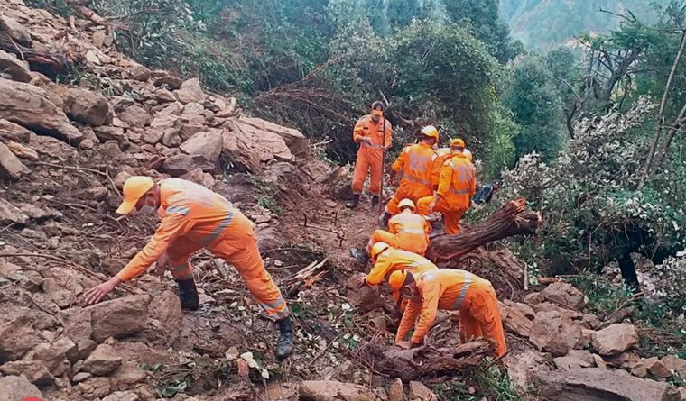 India vive una tragedia tras las fuertes lluvias. Foto Efe India vive una tragedia tras las fuertes lluvias. Foto Efe