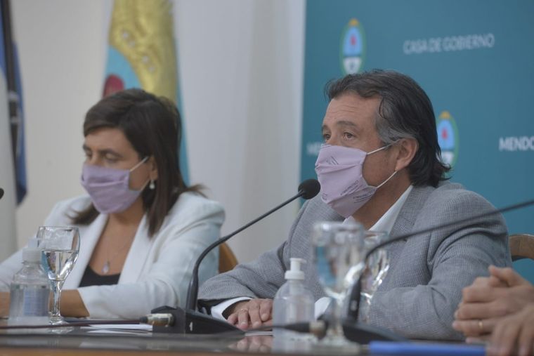 Los ministros Mariana Juri (Turismo y Cultura) y Víctor Ibañez (Gobierno) en la presentación de hoy. Foto: Prensa Gobierno de Mendoza