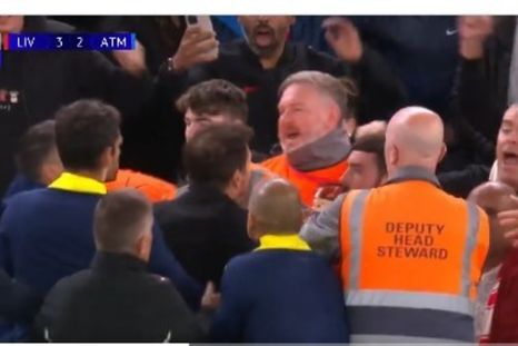 Diego Simeone, caliente en Anfield: expulsión, polémica y un final que dejó bronca. Foto: captura de TV. Diego Simeone, caliente en Anfield: expulsión, polémica y un final que dejó bronca. Foto: captura de TV.