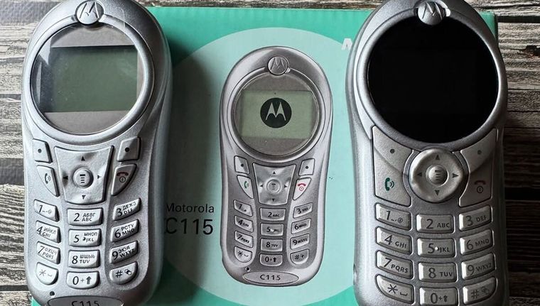 Con solo 81 gramos, el Motorola C115 fue el teléfono más liviano de su categoría. Con solo 81 gramos, el Motorola C115 fue el teléfono más liviano de su categoría.