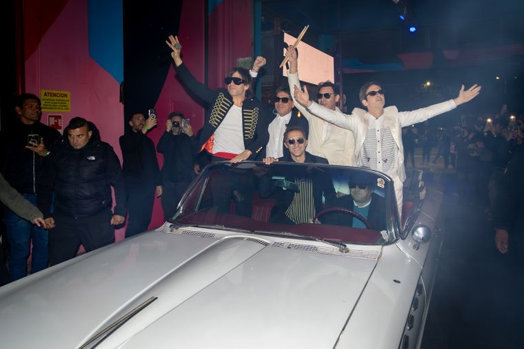Joaquín Levinton (voz), Leandro Lopatín (guitarra), Fernando Caloia (batería), Carlos Tapia (bajo), Nicolás Ottavianelli (teclados) y Santiago Tato (Guitarra) dieron un show inolvidable.