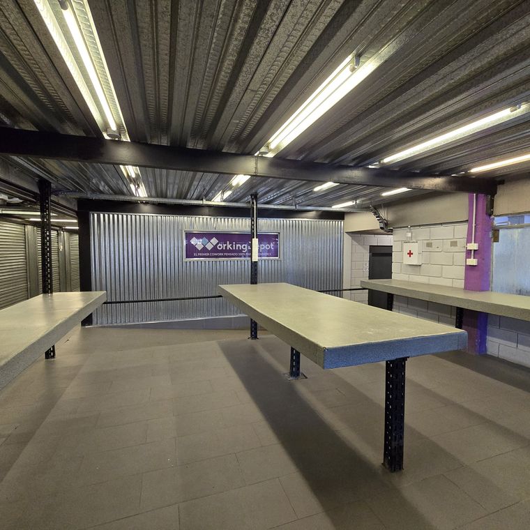 Una entrega a tiempo, un producto bien embalado o una devolución rápida puede marcar la diferencia entre una venta única o un cliente fidelizado. Una entrega a tiempo, un producto bien embalado o una devolución rápida puede marcar la diferencia entre una venta única o un cliente fidelizado.