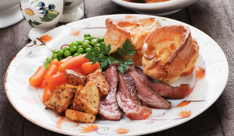 Carne asada con papas y otras verduras. Carne asada con papas y otras verduras.