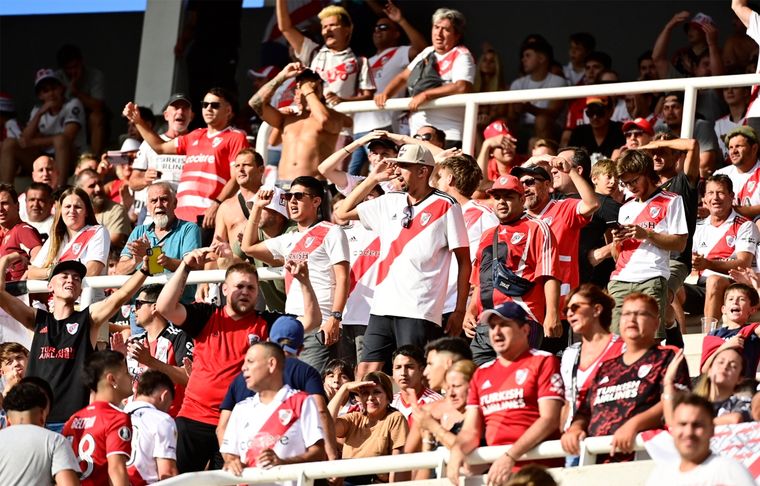 River Plate Pese a los altísimos precios, los hinchas de River llegaron en cantidad al Kempes.