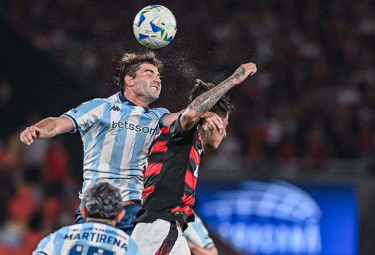 Santiago Sosa fue la figura de Racing en el duelo jugado hace una semana en el Maracaná, pero el codazo involuntario de Rojo lo dejó afuera de la revancha.&nbsp;