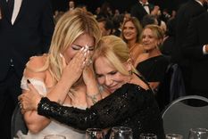 Wanda Nara junto a su madre tras ganar el Martín Fierro. Wanda Nara junto a su madre tras ganar el Martín Fierro.