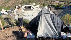 Con carpa y comida, algunos llegaron muy temprano para tener un lugar privilegiado en los cerros. Con carpa y comida, algunos llegaron muy temprano para tener un lugar privilegiado en los cerros.