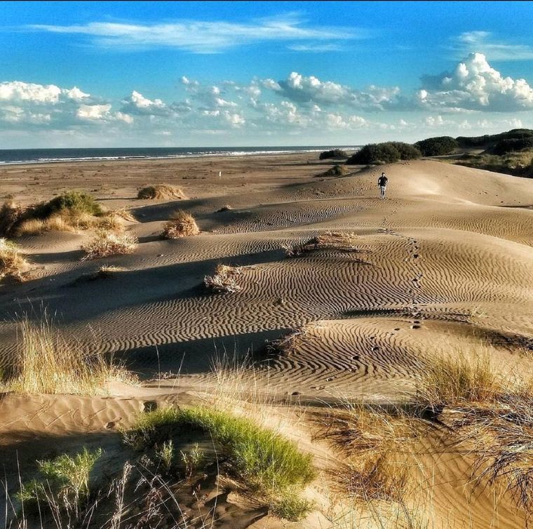La Chiquita es una de las playas más solitarias de la costa argentina. Foto: IG @popyely