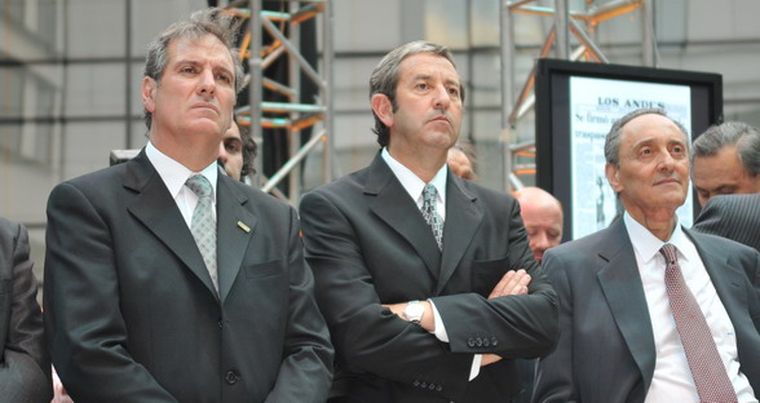 Raúl Flamarique, presidente del directorio de Los Andes, junto al vicepresidente Julio Cobos y el presidente del Grupo Clarín, Héctor Magnetto. Foto: Gerardo Gómez / MDZ