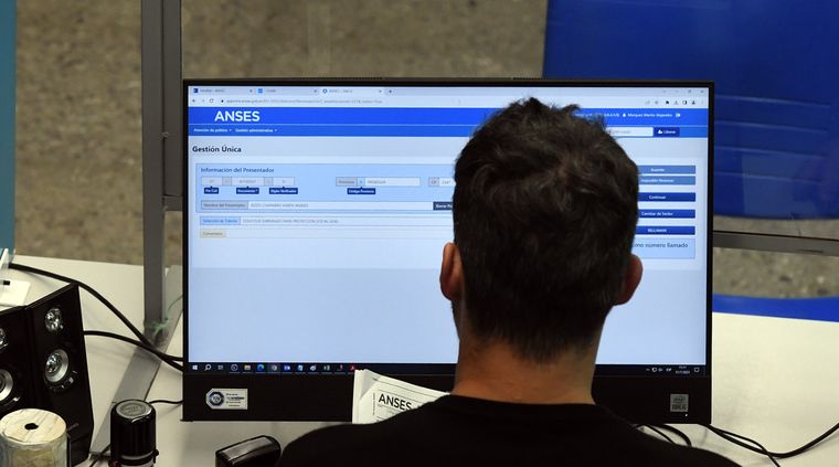 El trámite de solicitud es 100% online, a través de la página de Anses. Foto: ALF PONCE MERCADO / MDZ