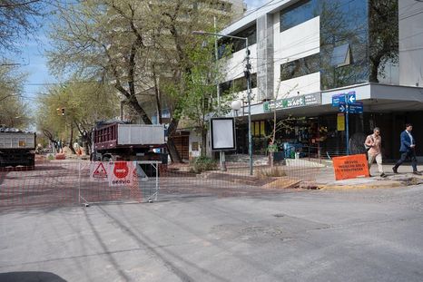 Locales comerciales con descuentos a vecinos mientras duren las obras. Locales comerciales con descuentos a vecinos mientras duren las obras.