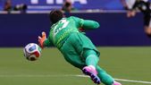 Muslera habló tras su error y la eliminación de Uruguay.