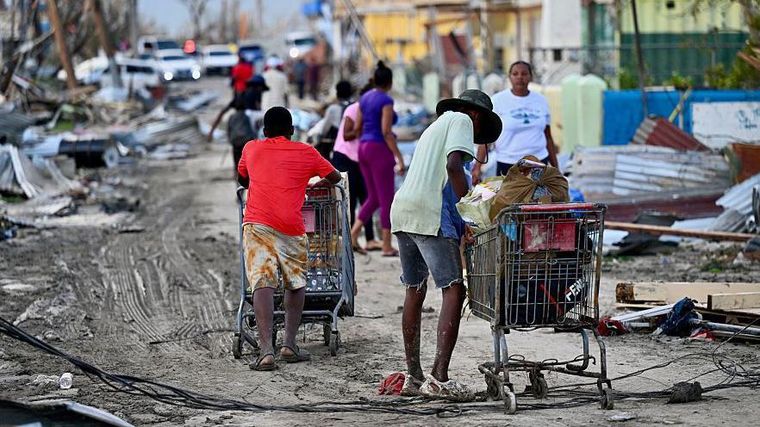 Más de tres días después de que Melissa golpeara a Jamaica, la ayuda todavía todavía no ha llegado a las zonas más afectadas de la isla.