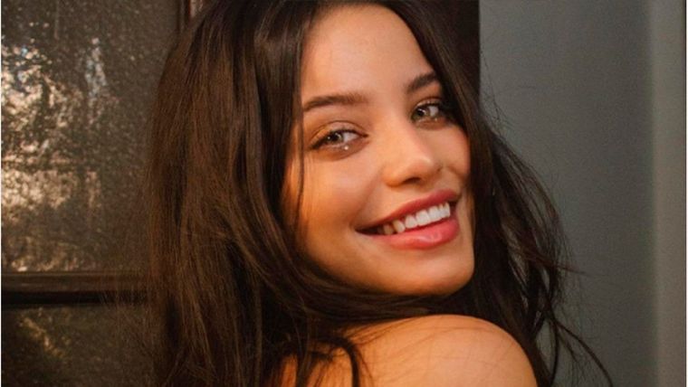 Emilia Mernes redefinió el glamour en Madrid con Versace. Foto: Emilia Mernes/ Instagram