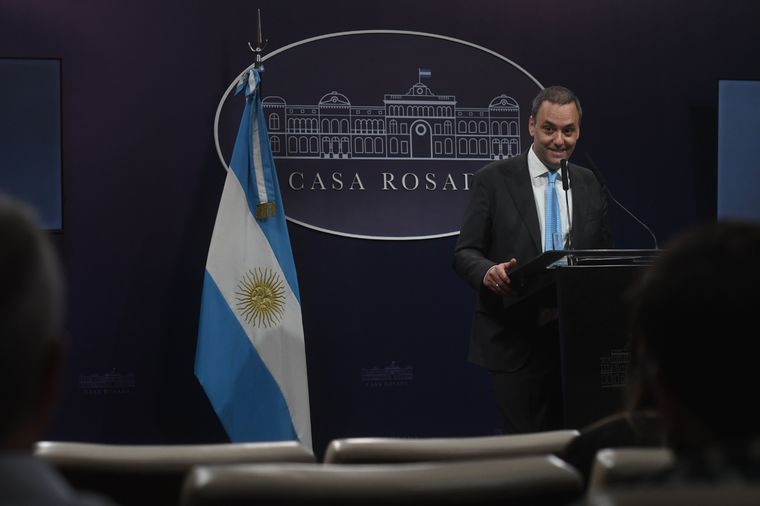 Adorni habló luego de la polémica con los gobernadores por el subsidio al transporte Foto: Télam