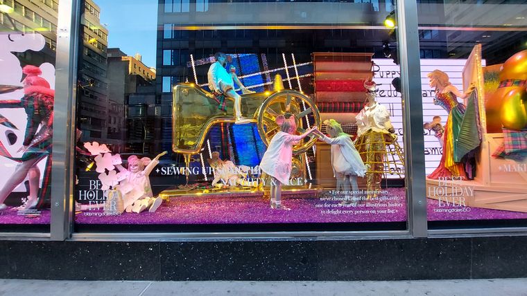 Bloomingdales 150 aniversario, New York (2022). Bloomingdales 150 aniversario, New York (2022).