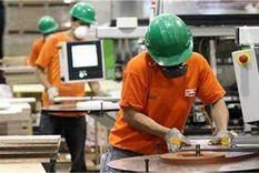 cerraron mas de 15.000 empresas y hay mas de 220.000 trabajadores menos con empleo registrado