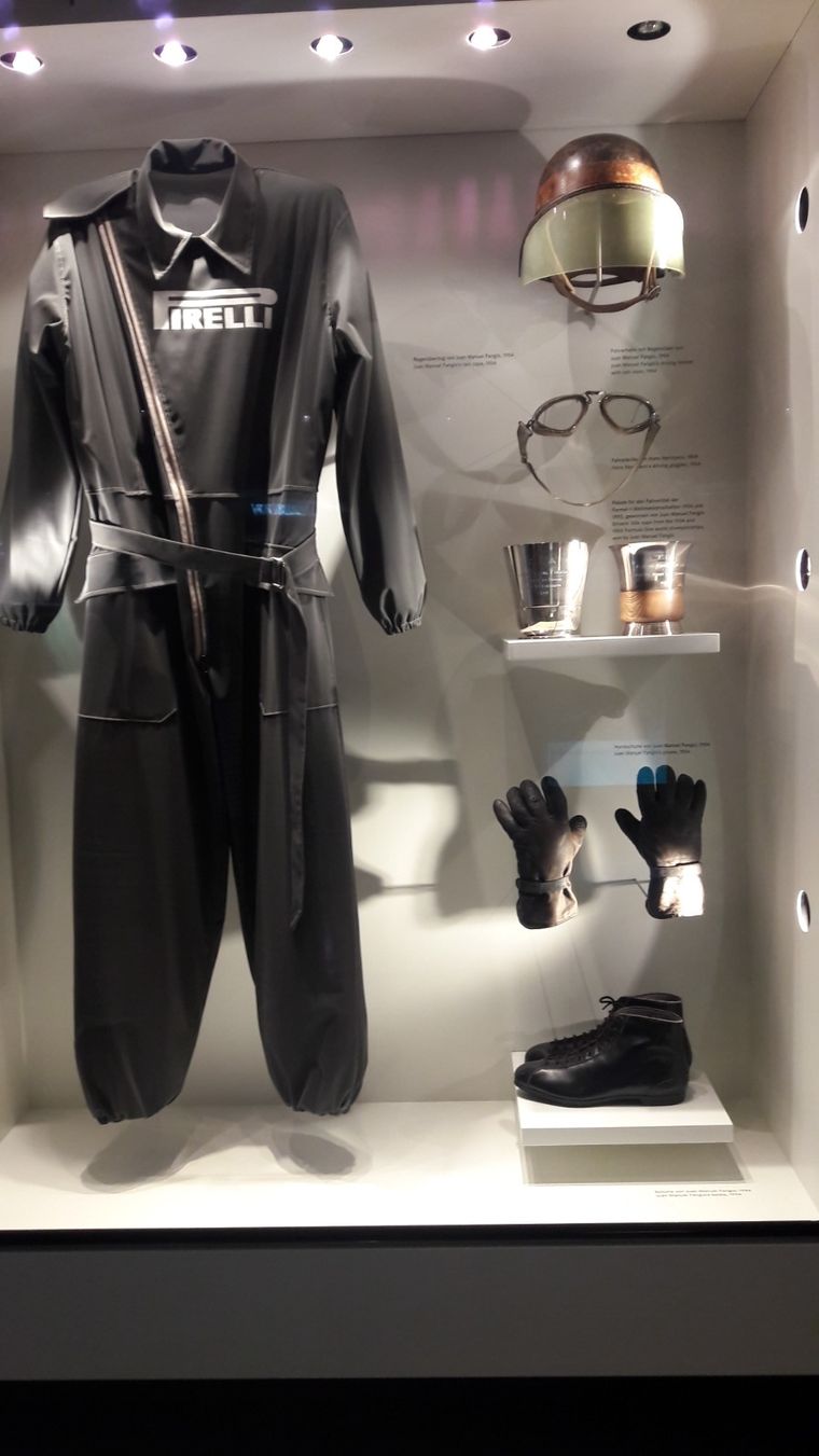 Juan Manuel Fangio, historia pura en el Museo Mercedes-Benz, en Stuutgart, Alemania. Juan Manuel Fangio, historia pura en el Museo Mercedes-Benz, en Stuutgart, Alemania.