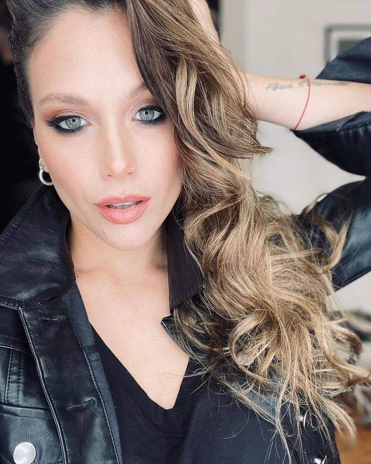 Barbie Vélez se destaca con sus looks con botas vaqueras Foto: Instagram