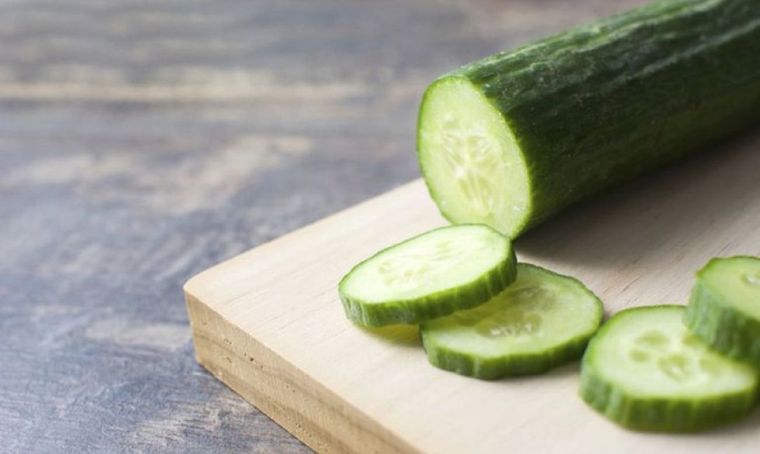 Los chips de pepino son una saludable y económica opción. Foto: Shutterstock