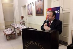 senador manifiesta su disconformidad con el cupo laboral en el sector publico para personas trans